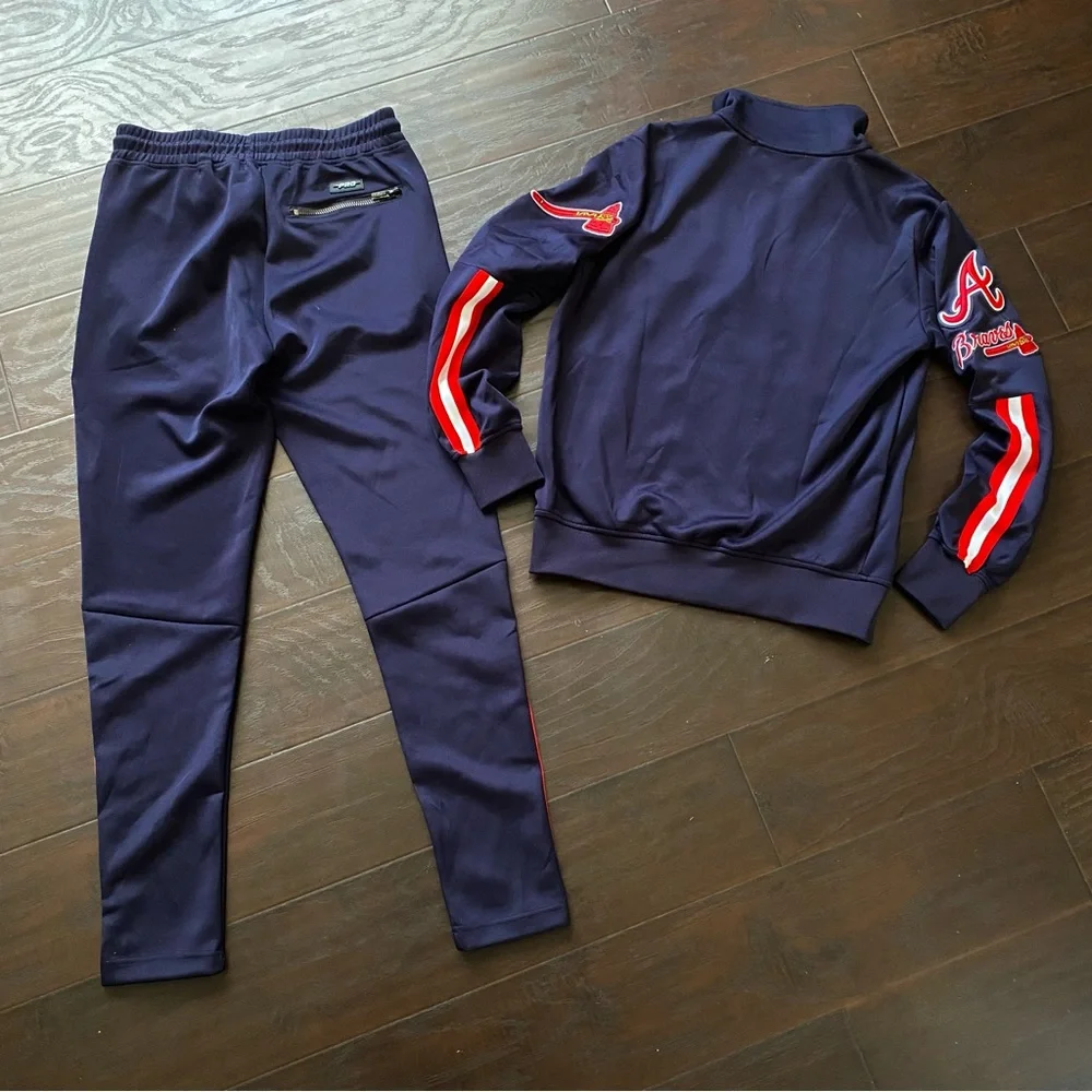 🎉 Host Pick 🎉 Atlanta Braves Pro Luxury 2-Piece Jacket & Joggers Tracksuit - Picture 16 of 16